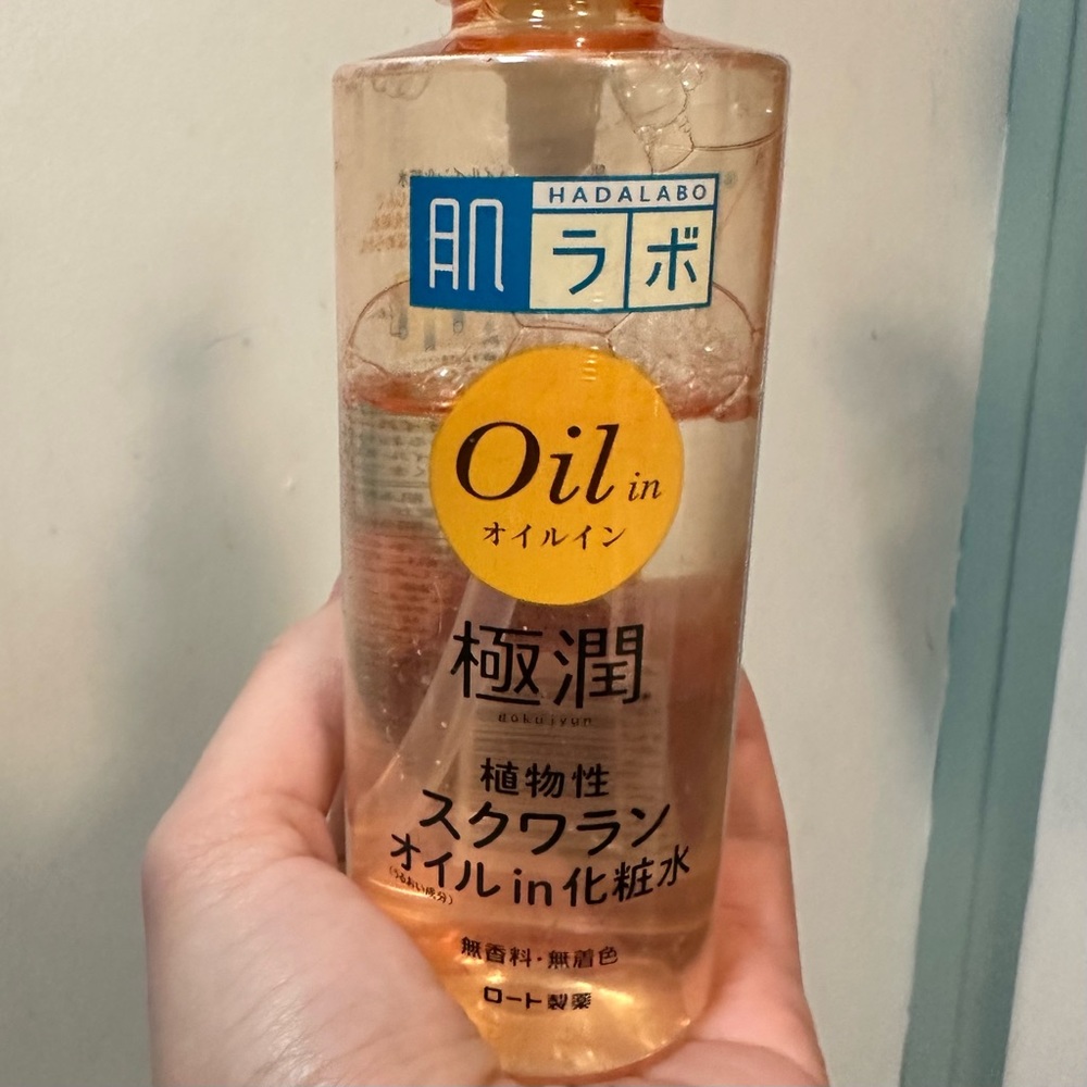 HadaLabo Oil In Lotion - Picture 2 of 2